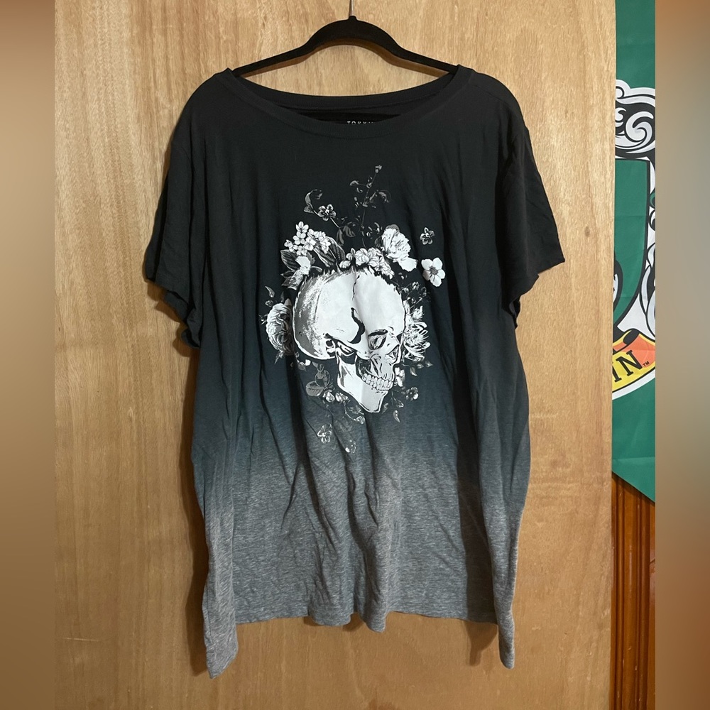 Super cute torrid skull and flowers t-shirt!